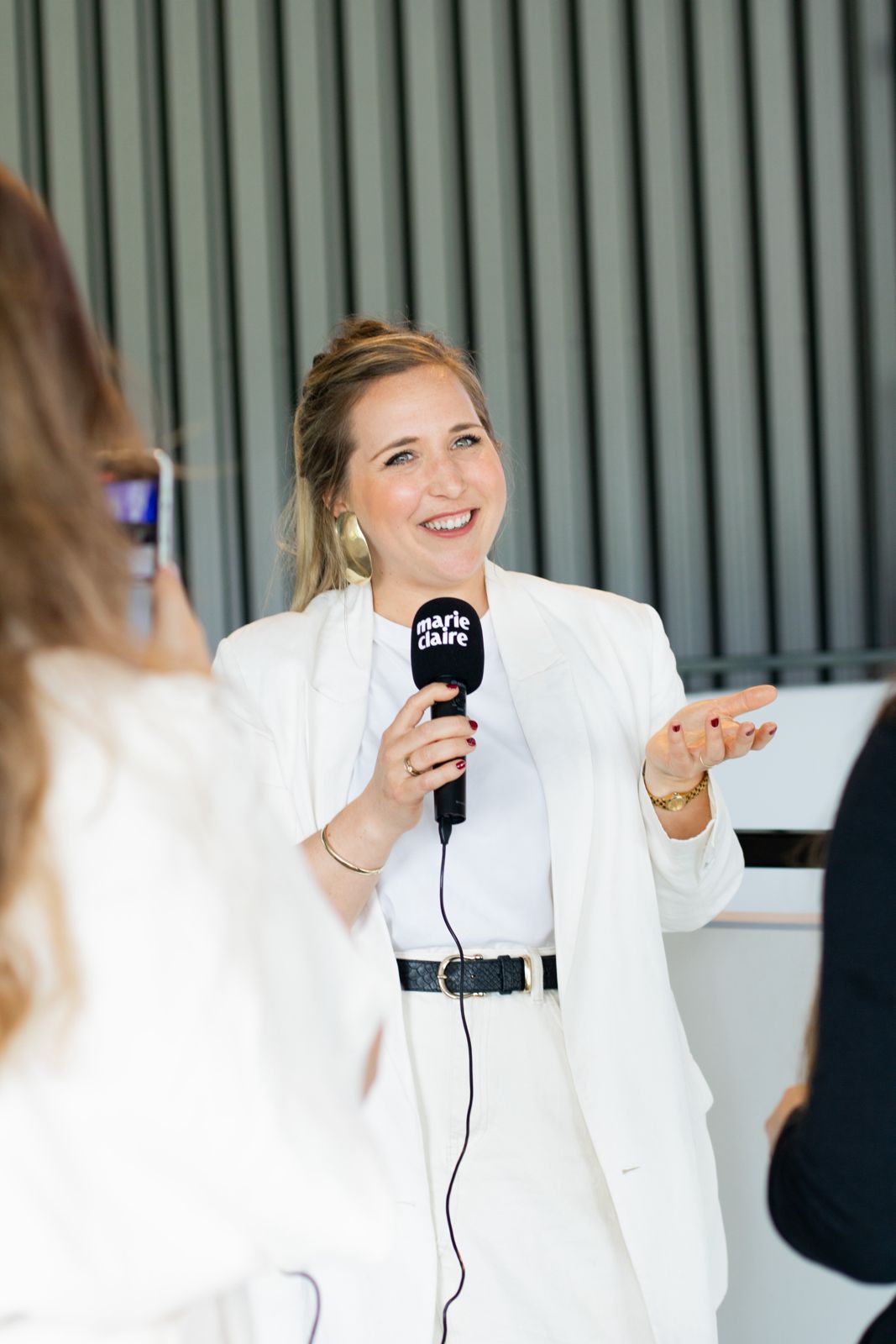 Dorit Roest spreekt op een evenement
