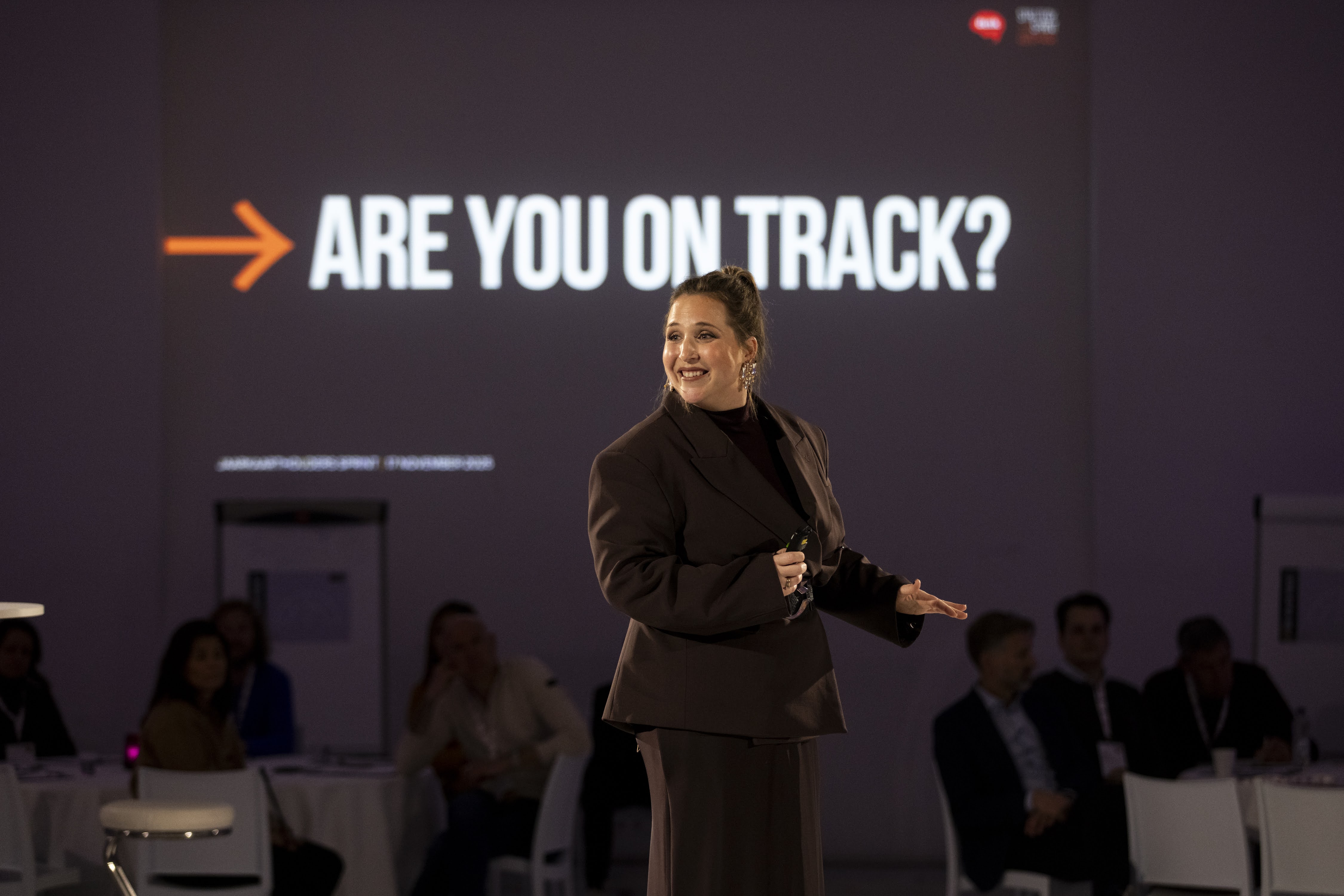 Dorit op het podium — Are You On Track?